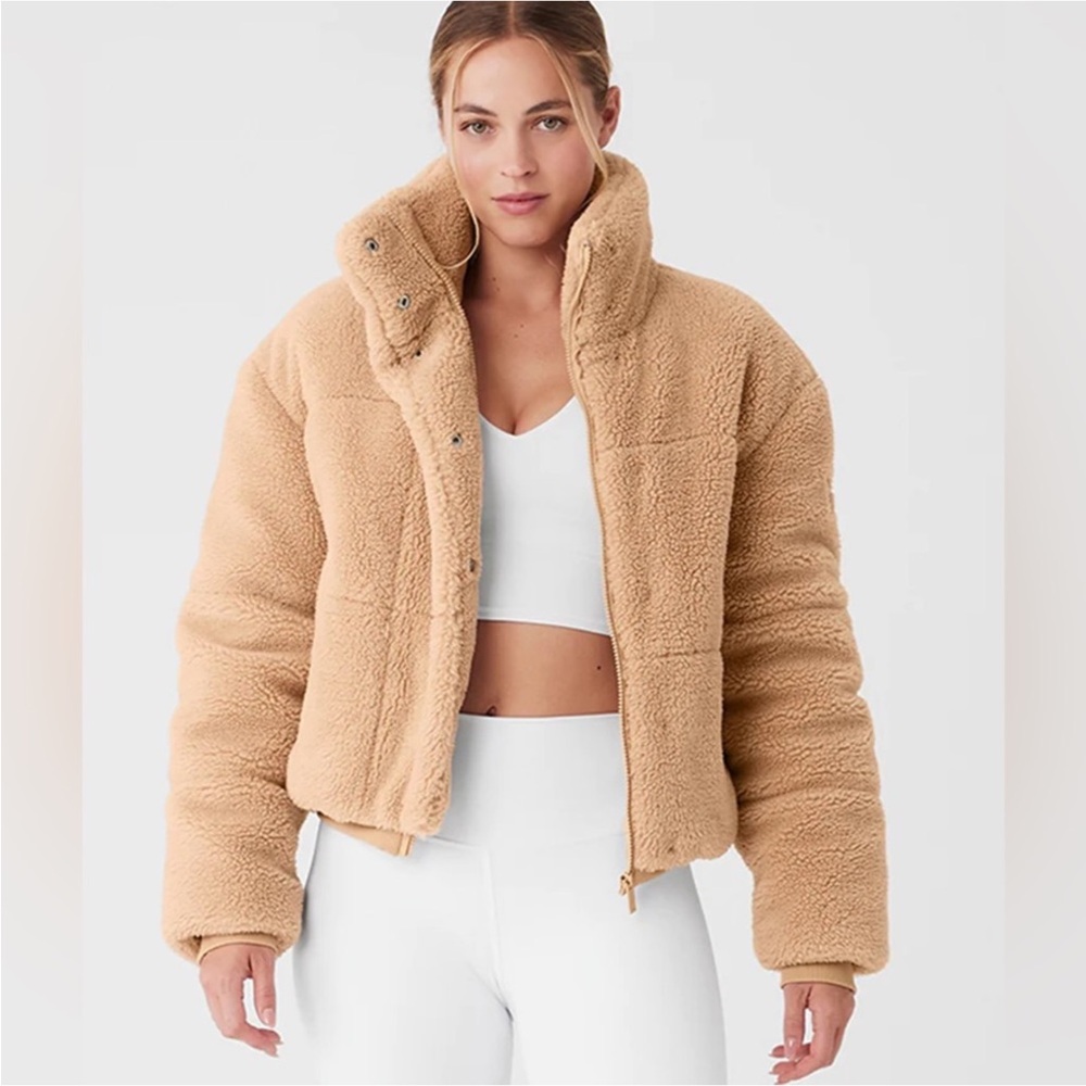 Alo Sherpa Snow Angel puffer (FINALPRICEDROP ) - Picture 2 of 11